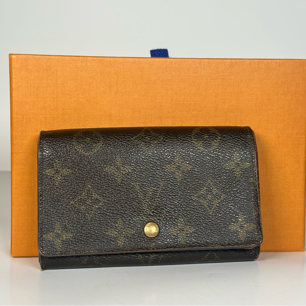 Authentic Louis Vuitton Monogram Canvas Brown Wallet